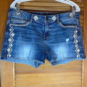 Maurice Denim Shorts w/cream Aztec details Sz11/12